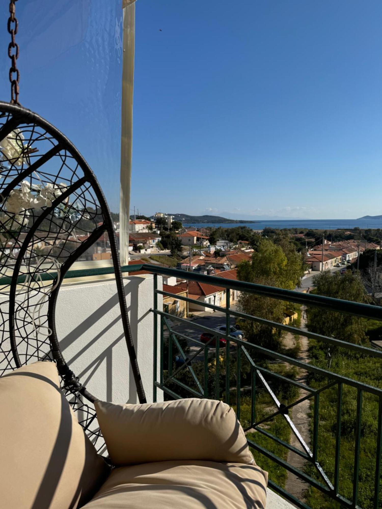 Sea & Mountain Apartment Close To Port And City Lávrion Exterior foto